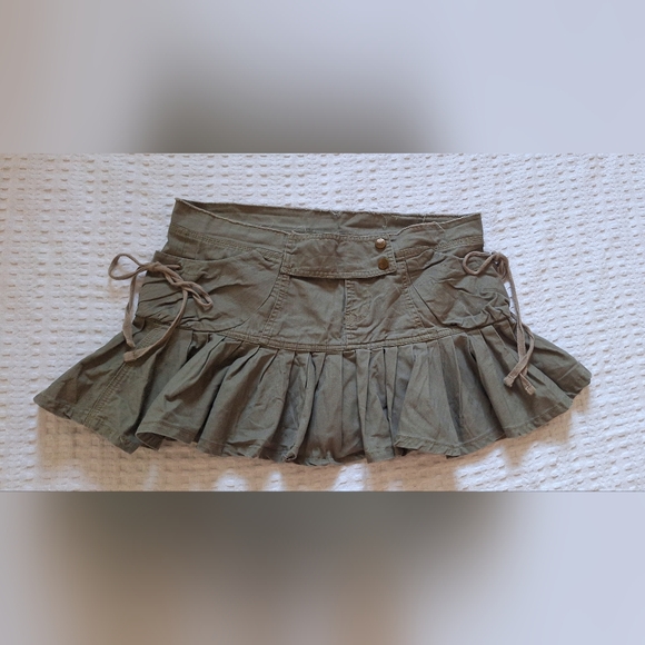 Mini Skirt Very cute Camo Green Skirt - Picture 1 of 8